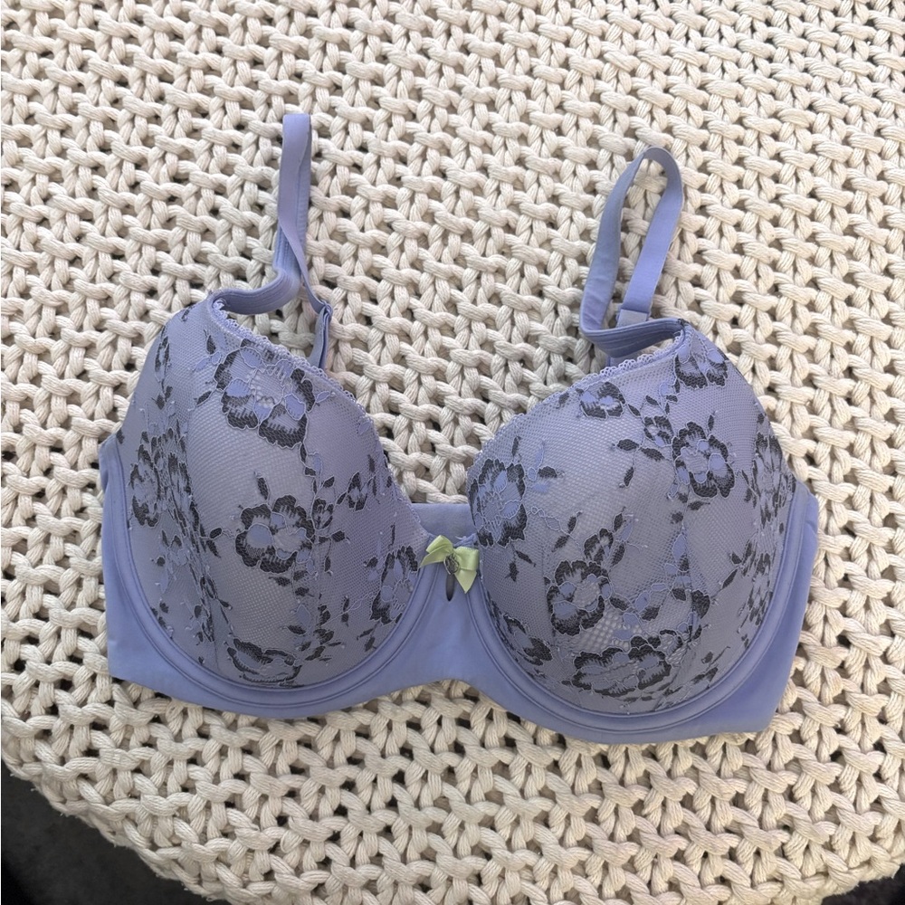 Victoria’s Secret Body by Victoria Lace Lilac & green. Lined Demi Bra SZ 34DDD.